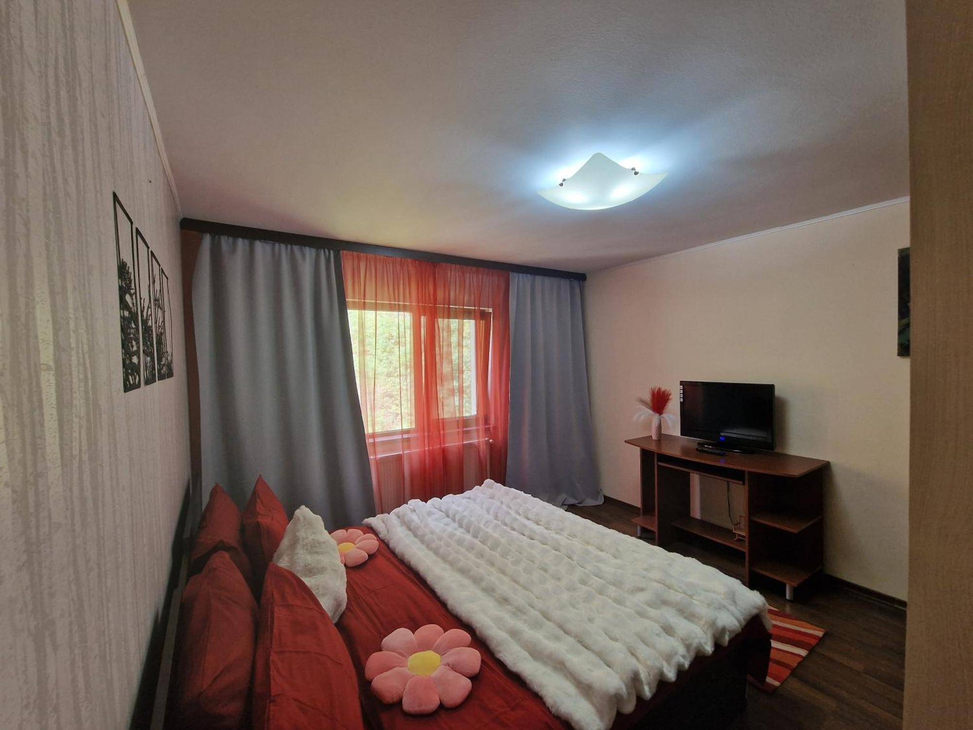 Apartament Red & Yellow Slanic Moldova Ngoại thất bức ảnh