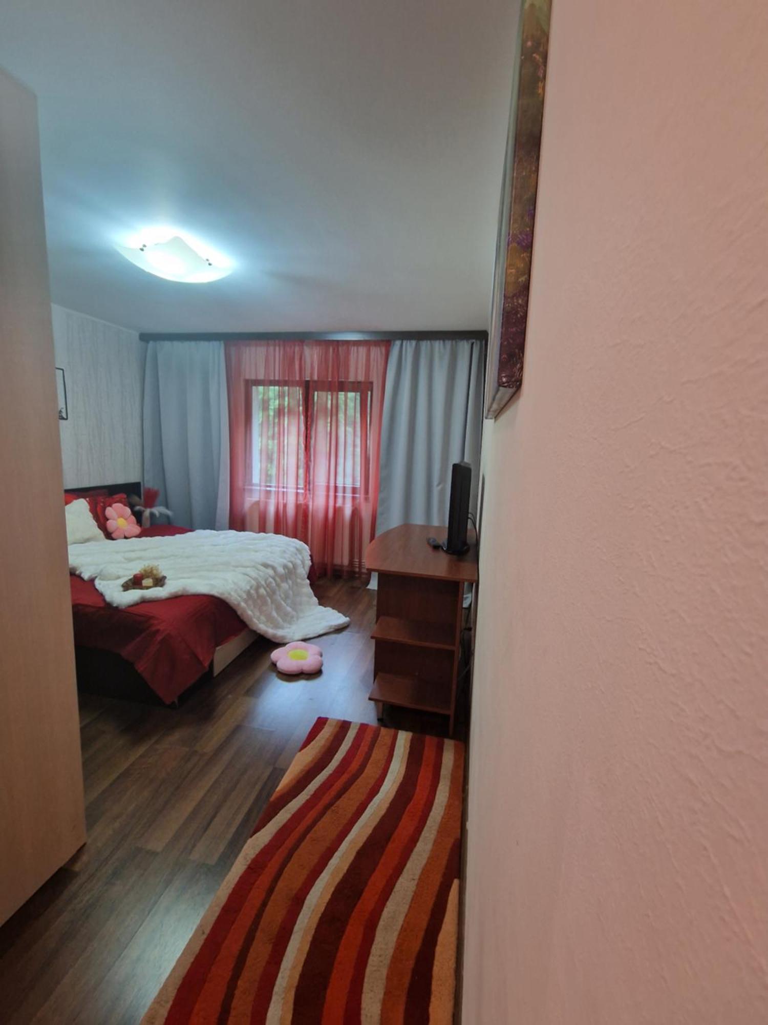 Apartament Red & Yellow Slanic Moldova Ngoại thất bức ảnh