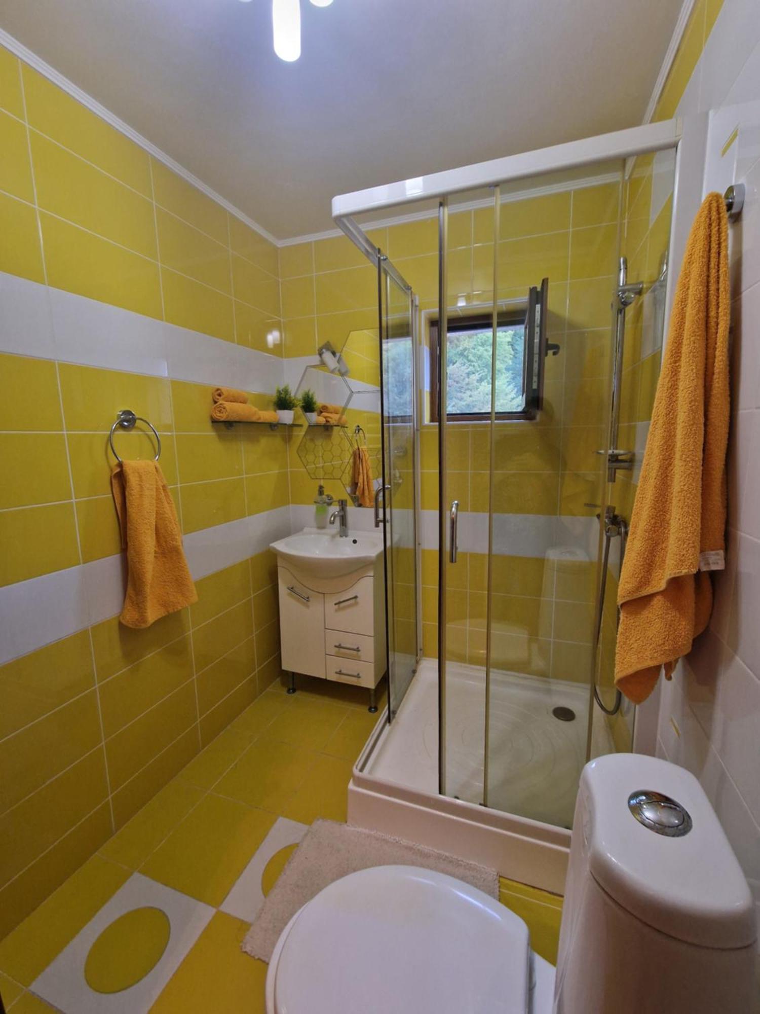 Apartament Red & Yellow Slanic Moldova Phòng bức ảnh