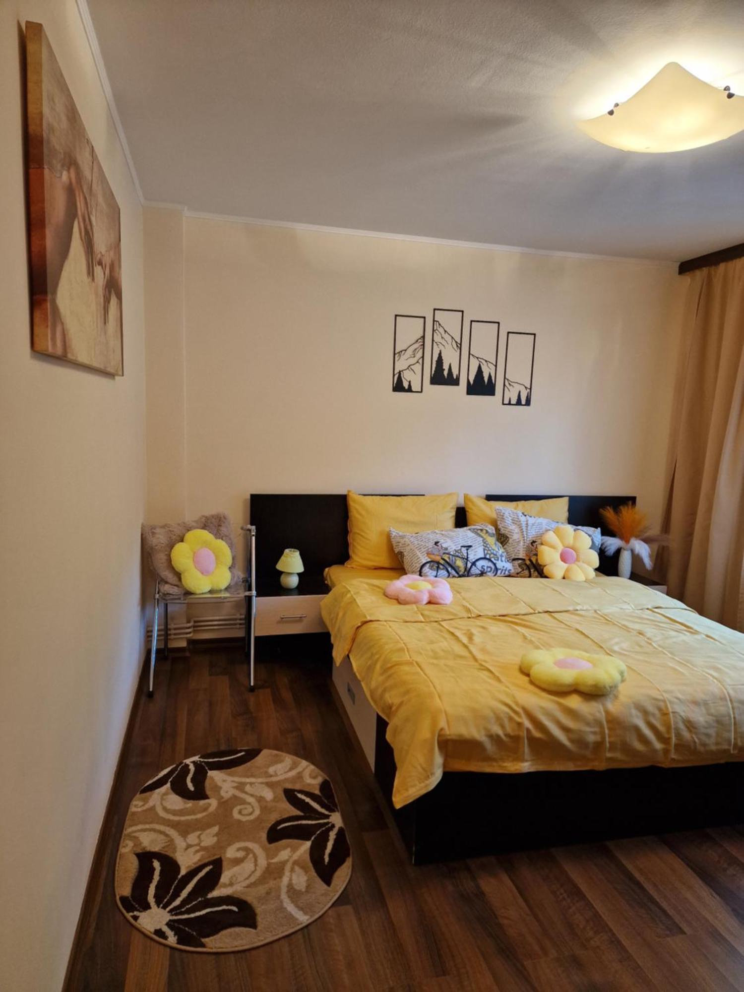 Apartament Red & Yellow Slanic Moldova Phòng bức ảnh