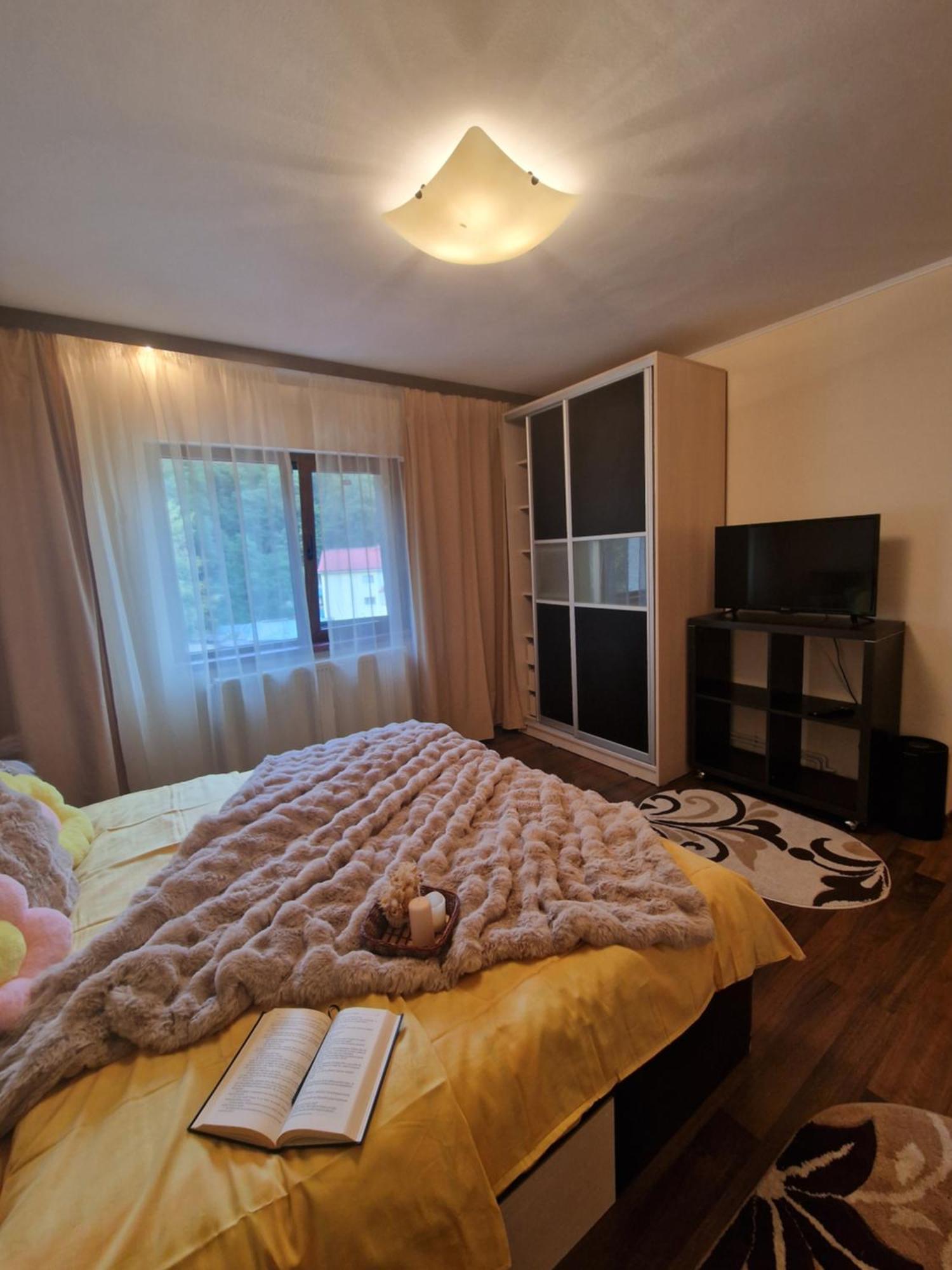 Apartament Red & Yellow Slanic Moldova Ngoại thất bức ảnh